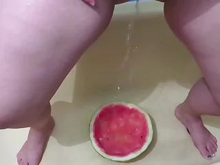 Piss and wash with urine. Busty milf loves dirty fetish. Amateur compilation in along to bathtub. PAWG.